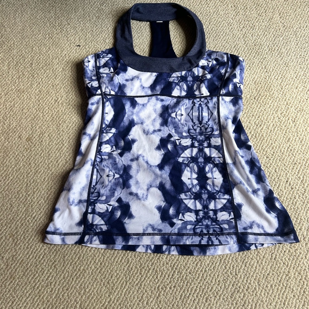 blue tie-dye lululemon tank
size 10